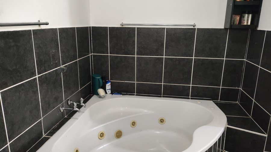 6 Bedroom Property for Sale in Uvongo KwaZulu-Natal