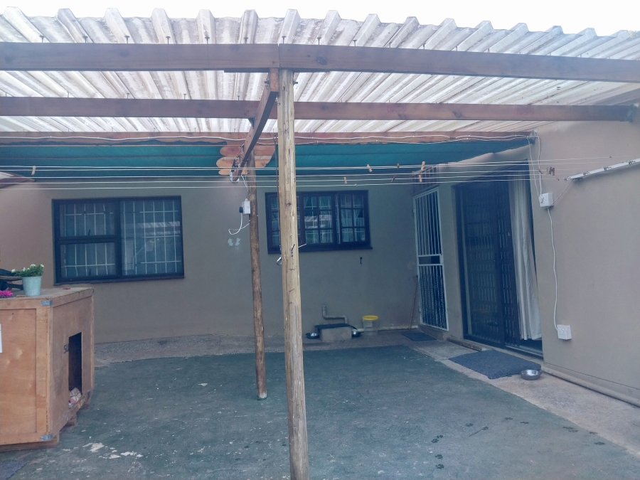 6 Bedroom Property for Sale in Uvongo KwaZulu-Natal