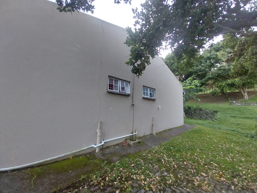 6 Bedroom Property for Sale in Uvongo KwaZulu-Natal