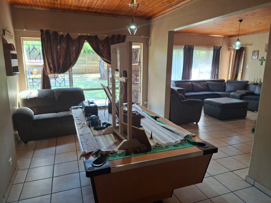 4 Bedroom Property for Sale in Schuinshoogte KwaZulu-Natal