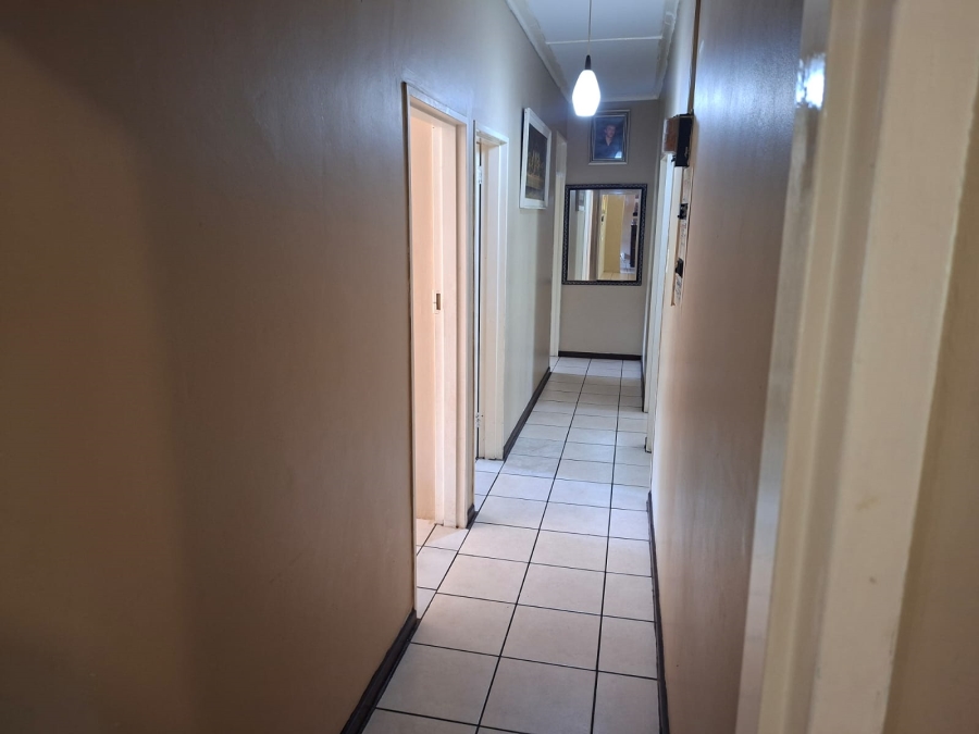 4 Bedroom Property for Sale in Schuinshoogte KwaZulu-Natal