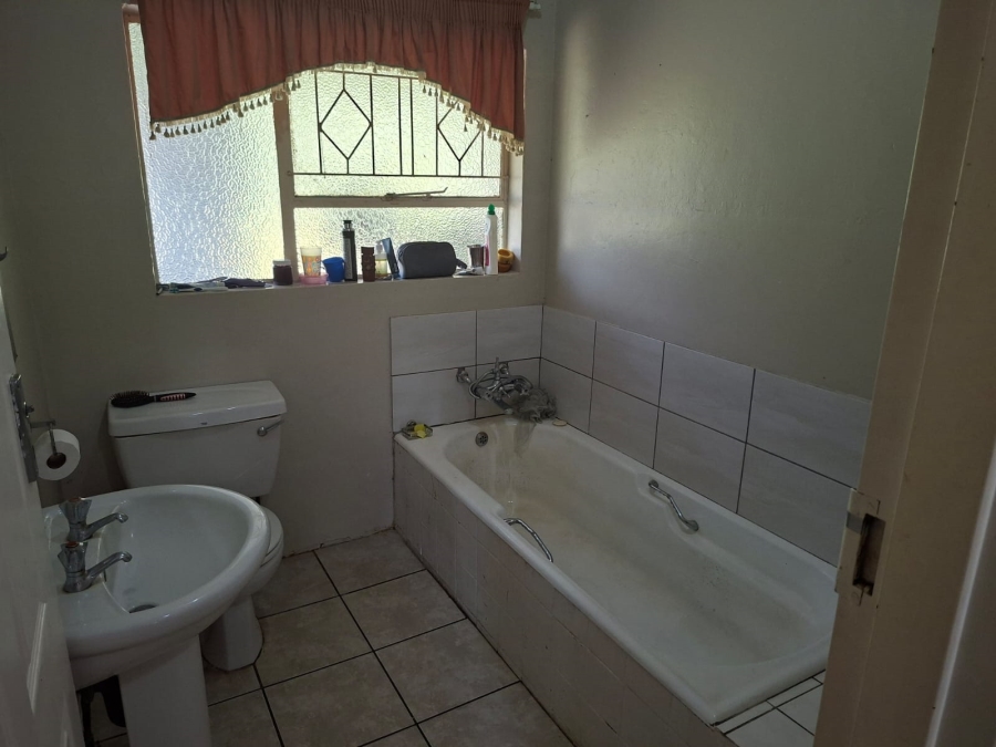 4 Bedroom Property for Sale in Schuinshoogte KwaZulu-Natal