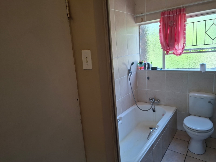 4 Bedroom Property for Sale in Schuinshoogte KwaZulu-Natal