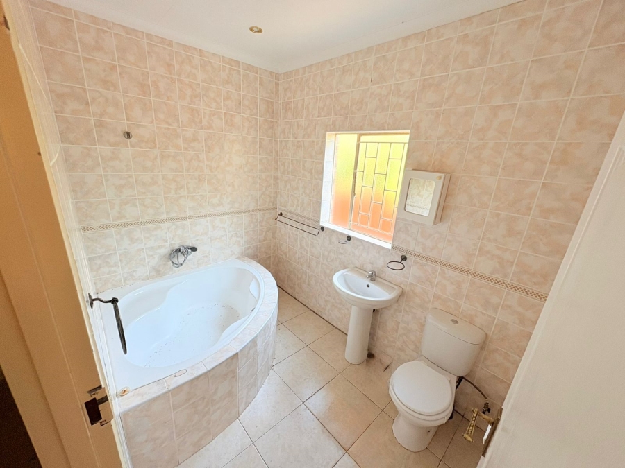 3 Bedroom Property for Sale in Aviary Hill KwaZulu-Natal