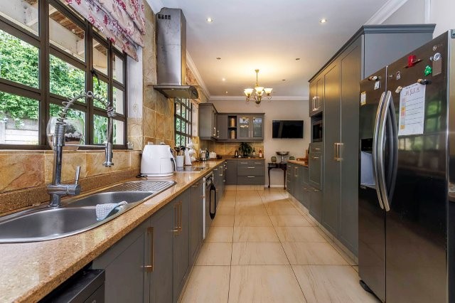 5 Bedroom Property for Sale in Dawncliffe KwaZulu-Natal