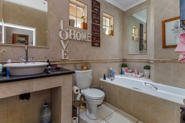 5 Bedroom Property for Sale in Dawncliffe KwaZulu-Natal