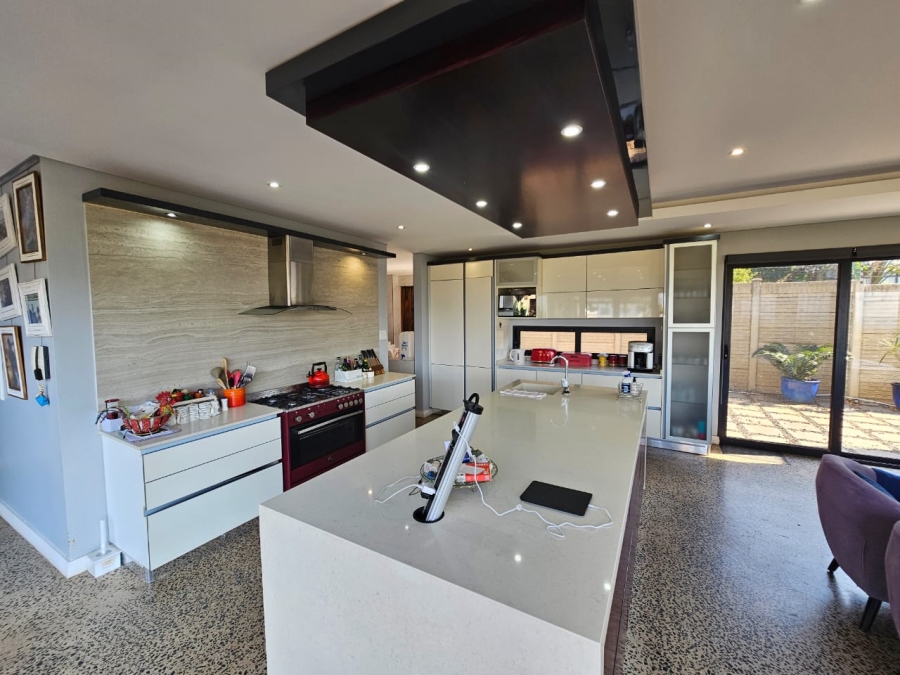 5 Bedroom Property for Sale in Salt Rock KwaZulu-Natal