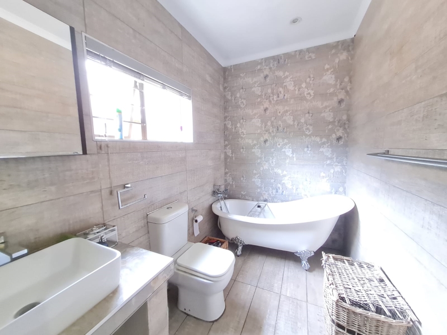 4 Bedroom Property for Sale in Meer En See KwaZulu-Natal