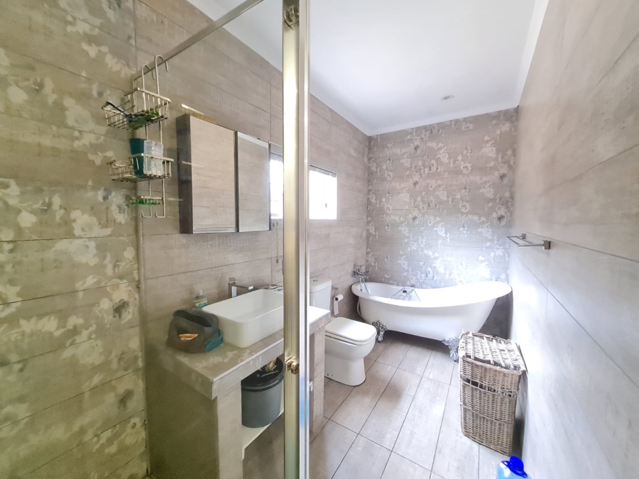 4 Bedroom Property for Sale in Meer En See KwaZulu-Natal