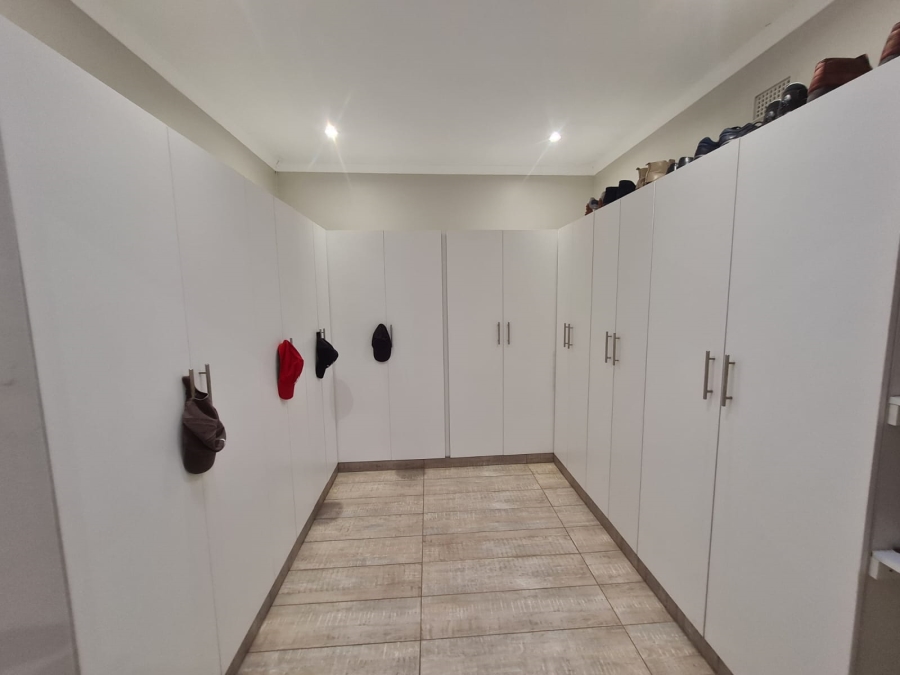 4 Bedroom Property for Sale in Meer En See KwaZulu-Natal