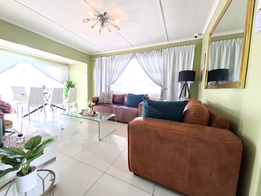 To Let 3 Bedroom Property for Rent in Montclair KwaZulu-Natal