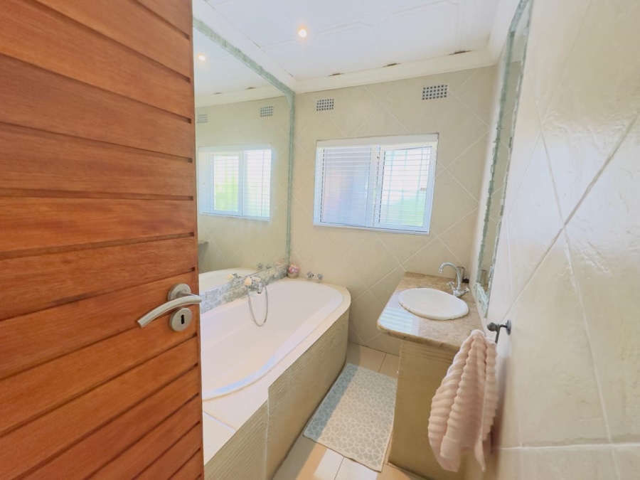 5 Bedroom Property for Sale in Meer En See KwaZulu-Natal