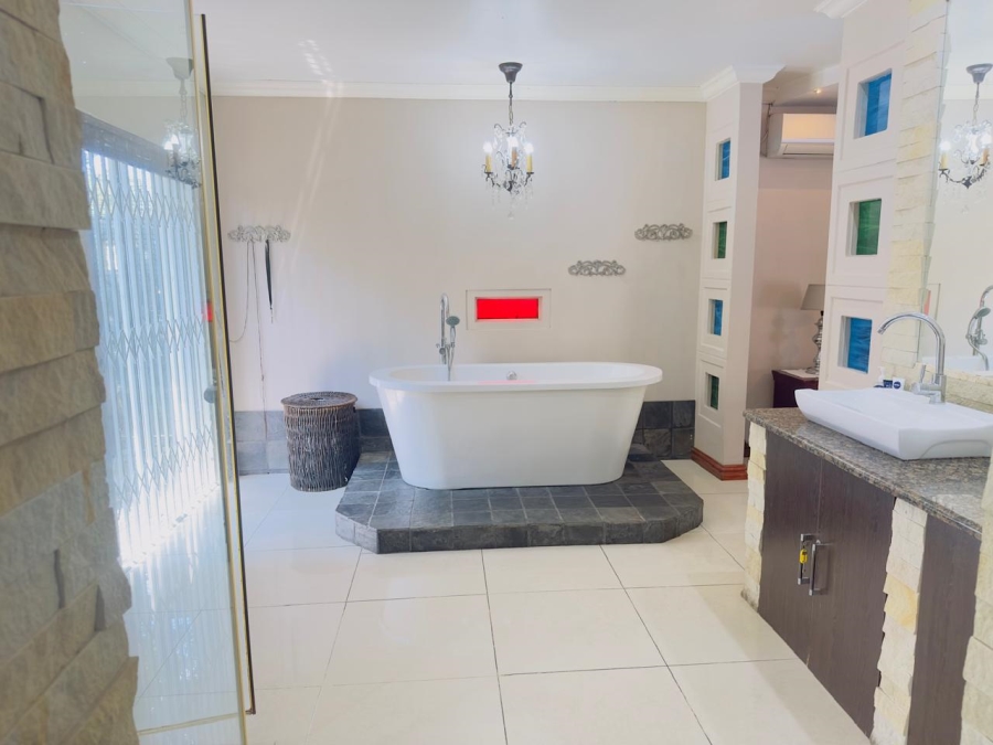 5 Bedroom Property for Sale in Meer En See KwaZulu-Natal