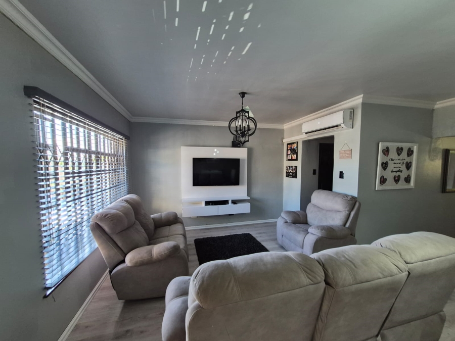 3 Bedroom Property for Sale in Brighton Beach KwaZulu-Natal