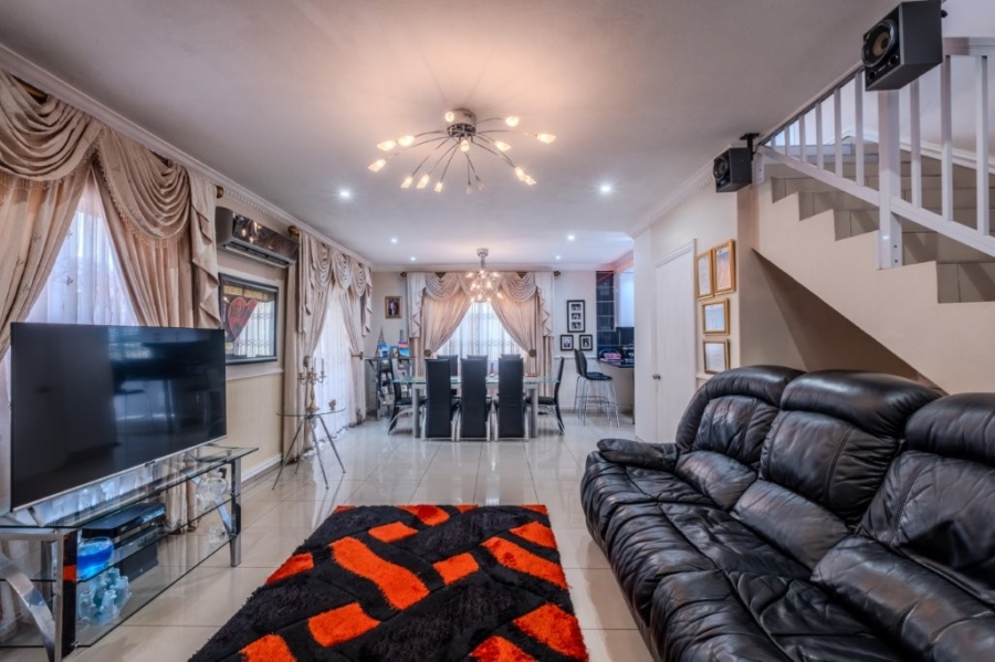 3 Bedroom Property for Sale in Broadlands KwaZulu-Natal