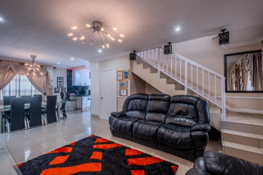 3 Bedroom Property for Sale in Broadlands KwaZulu-Natal