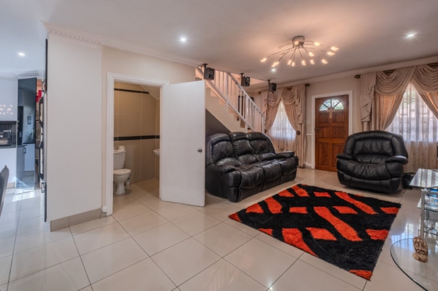 3 Bedroom Property for Sale in Broadlands KwaZulu-Natal