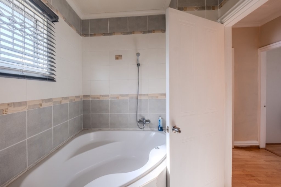 3 Bedroom Property for Sale in Broadlands KwaZulu-Natal