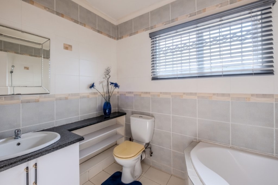 3 Bedroom Property for Sale in Broadlands KwaZulu-Natal