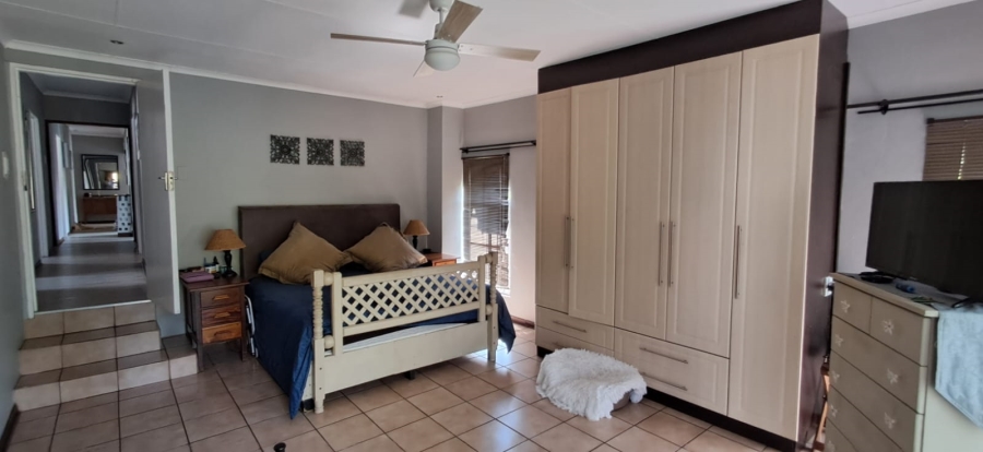 4 Bedroom Property for Sale in Pioneer Park KwaZulu-Natal