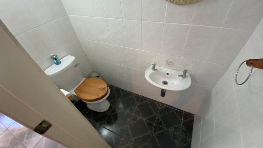 9 Bedroom Property for Sale in Glenmore KwaZulu-Natal