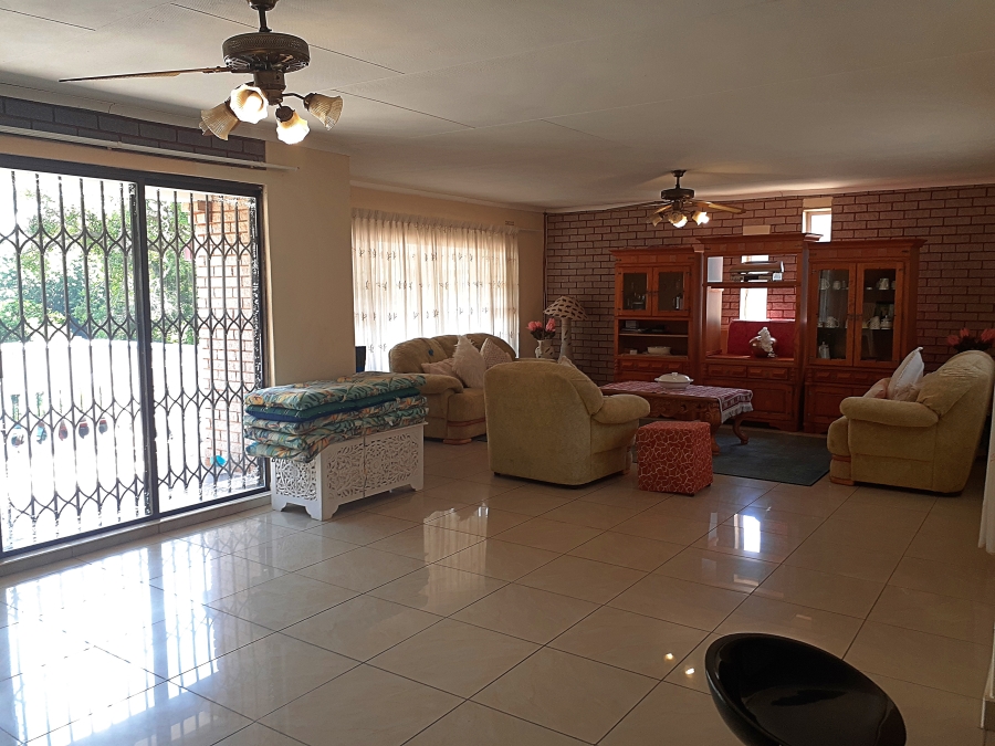 4 Bedroom Property for Sale in Amanzimtoti KwaZulu-Natal