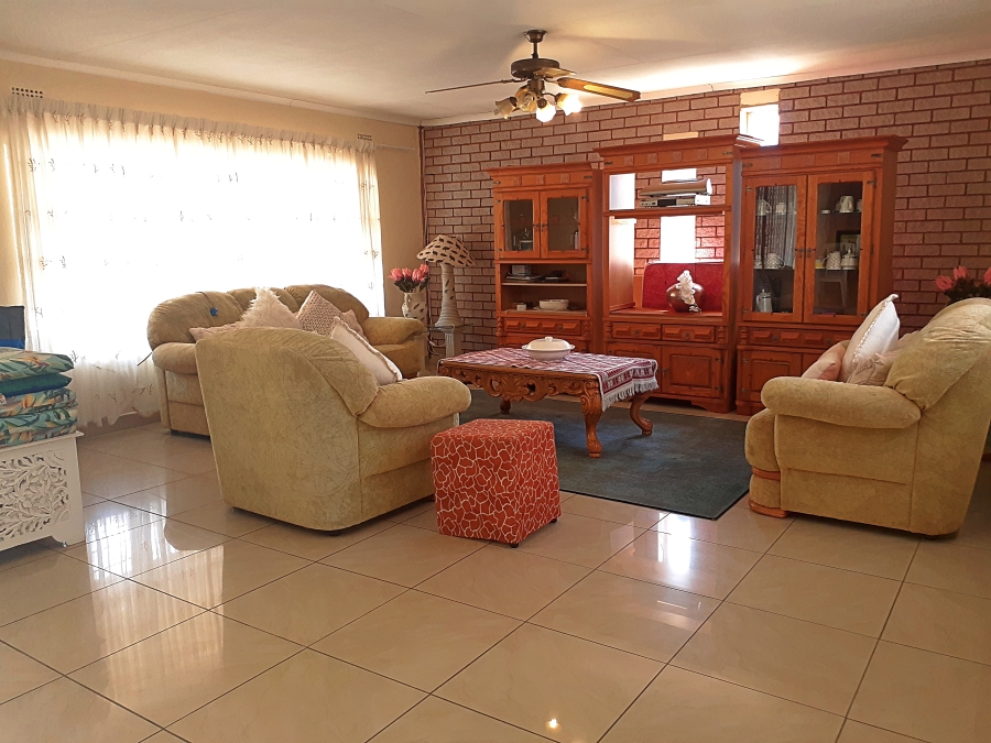 4 Bedroom Property for Sale in Amanzimtoti KwaZulu-Natal