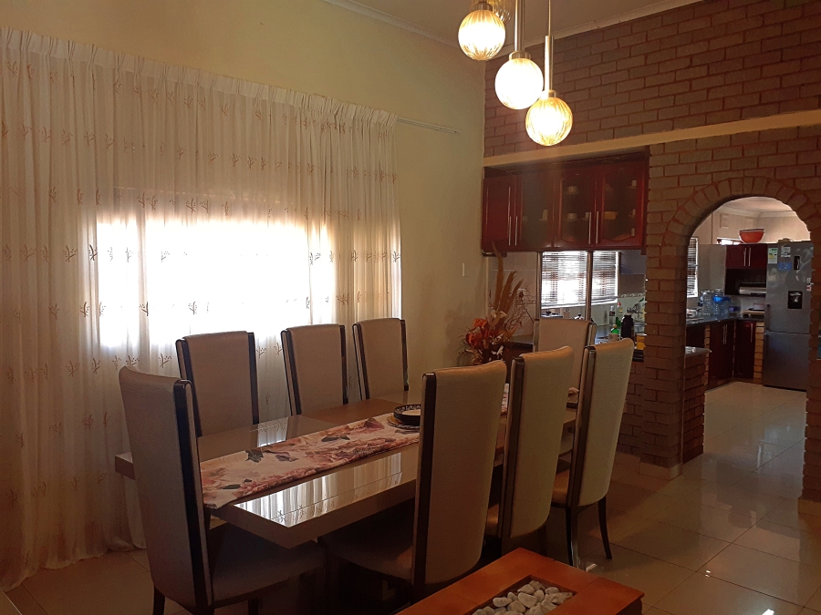 4 Bedroom Property for Sale in Amanzimtoti KwaZulu-Natal