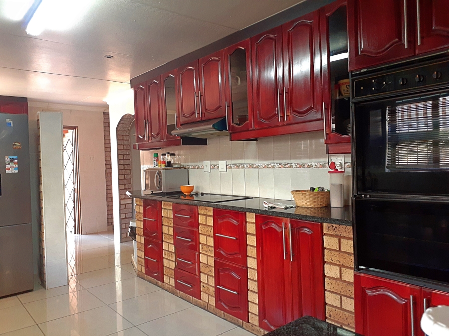 4 Bedroom Property for Sale in Amanzimtoti KwaZulu-Natal