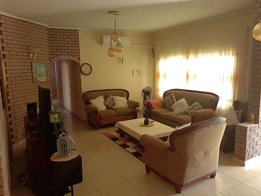 4 Bedroom Property for Sale in Amanzimtoti KwaZulu-Natal