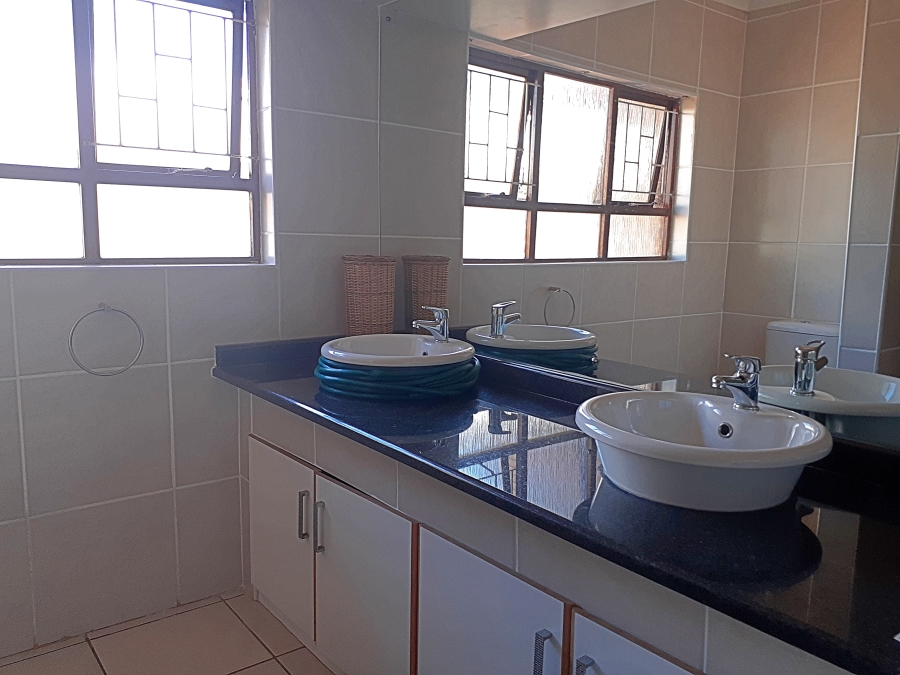 4 Bedroom Property for Sale in Amanzimtoti KwaZulu-Natal