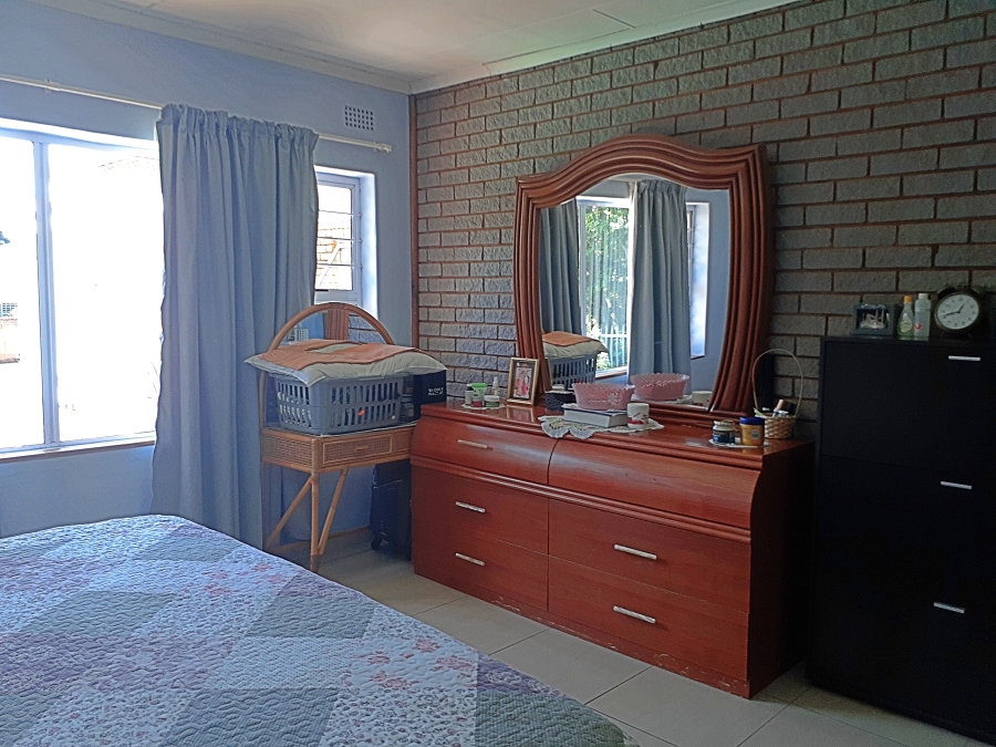 4 Bedroom Property for Sale in Amanzimtoti KwaZulu-Natal