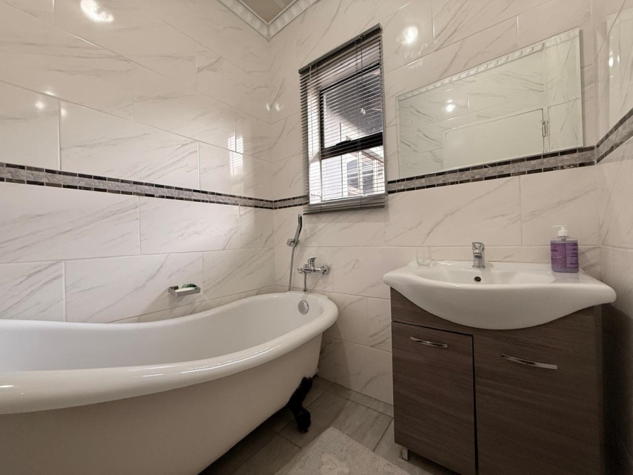 3 Bedroom Property for Sale in Signal Hill KwaZulu-Natal