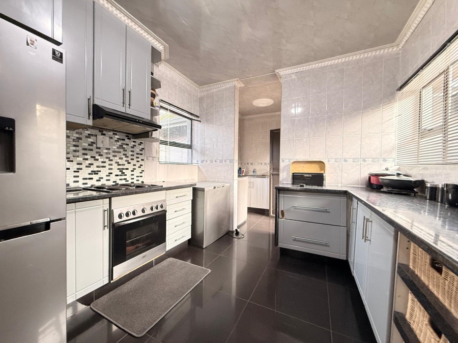 3 Bedroom Property for Sale in Signal Hill KwaZulu-Natal