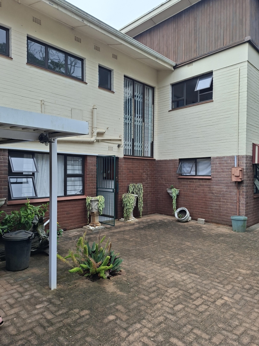 5 Bedroom Property for Sale in Uvongo KwaZulu-Natal