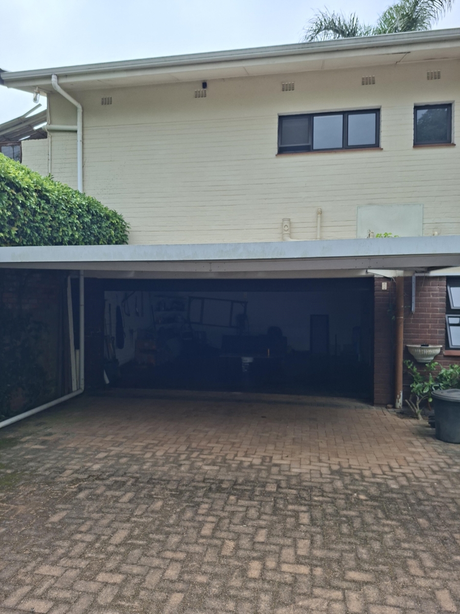 5 Bedroom Property for Sale in Uvongo KwaZulu-Natal