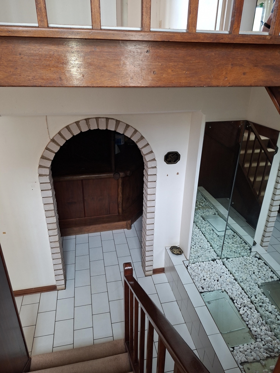 5 Bedroom Property for Sale in Uvongo KwaZulu-Natal