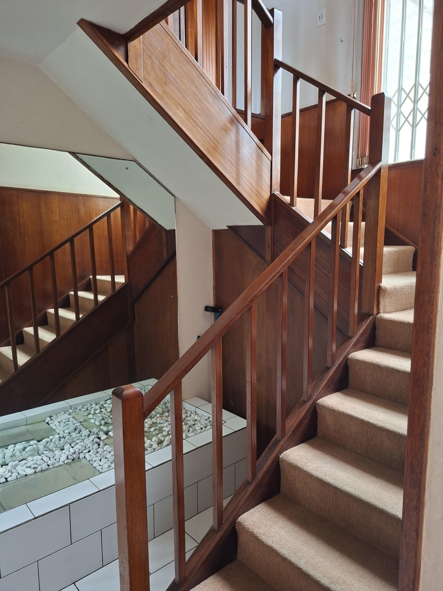 5 Bedroom Property for Sale in Uvongo KwaZulu-Natal