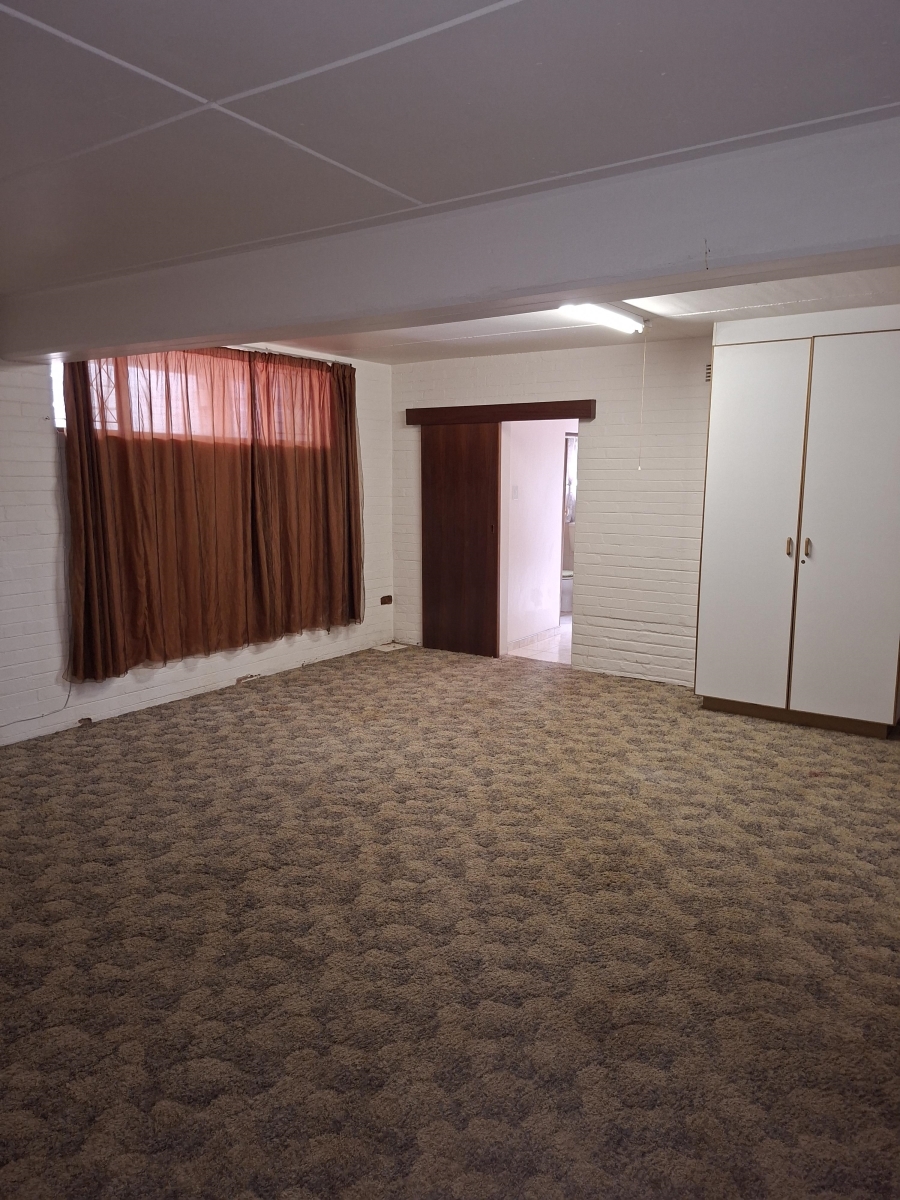 5 Bedroom Property for Sale in Uvongo KwaZulu-Natal