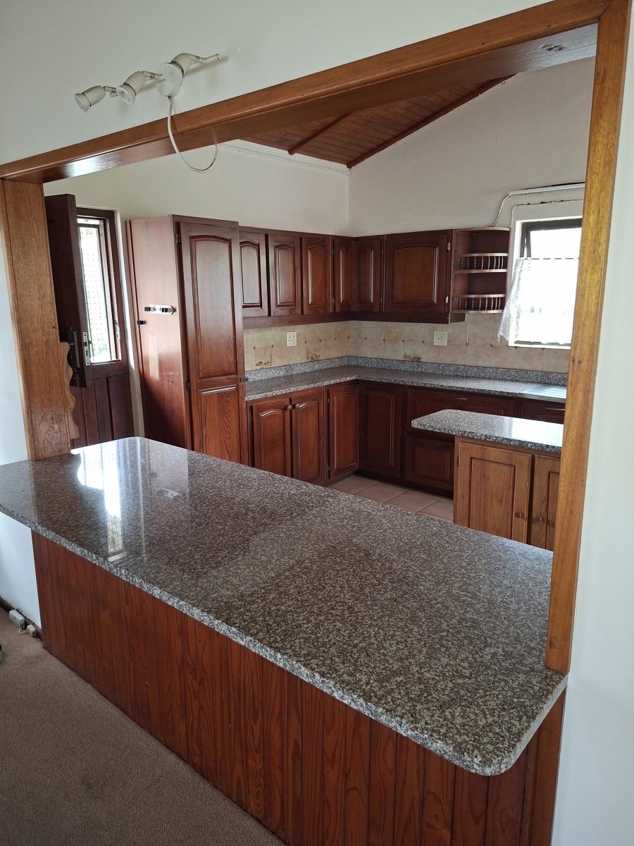 5 Bedroom Property for Sale in Uvongo KwaZulu-Natal