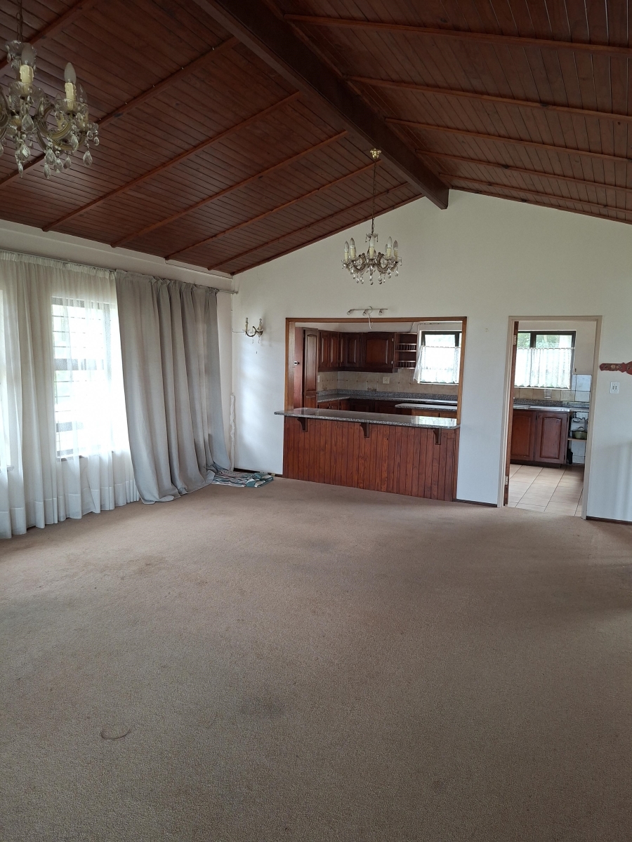 5 Bedroom Property for Sale in Uvongo KwaZulu-Natal