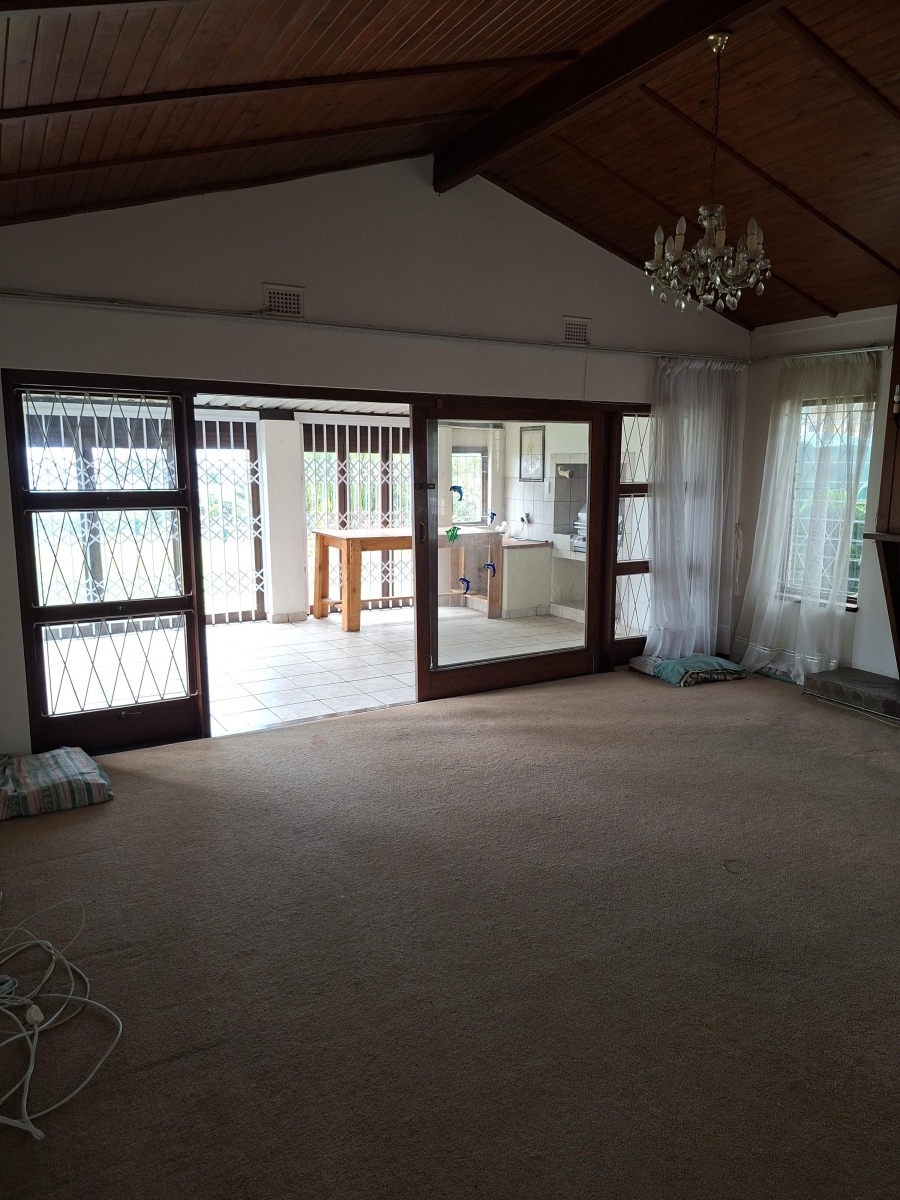 5 Bedroom Property for Sale in Uvongo KwaZulu-Natal