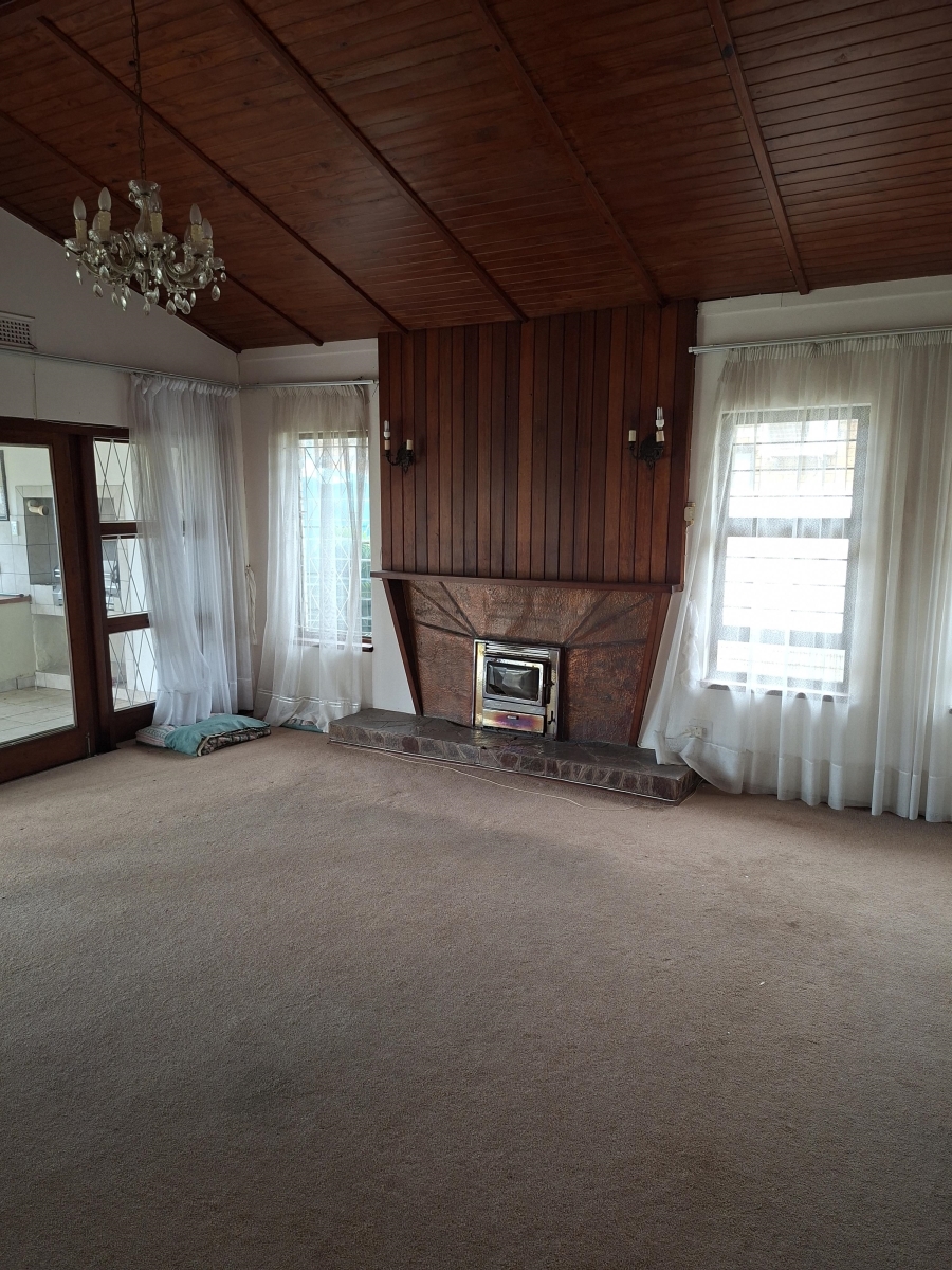 5 Bedroom Property for Sale in Uvongo KwaZulu-Natal