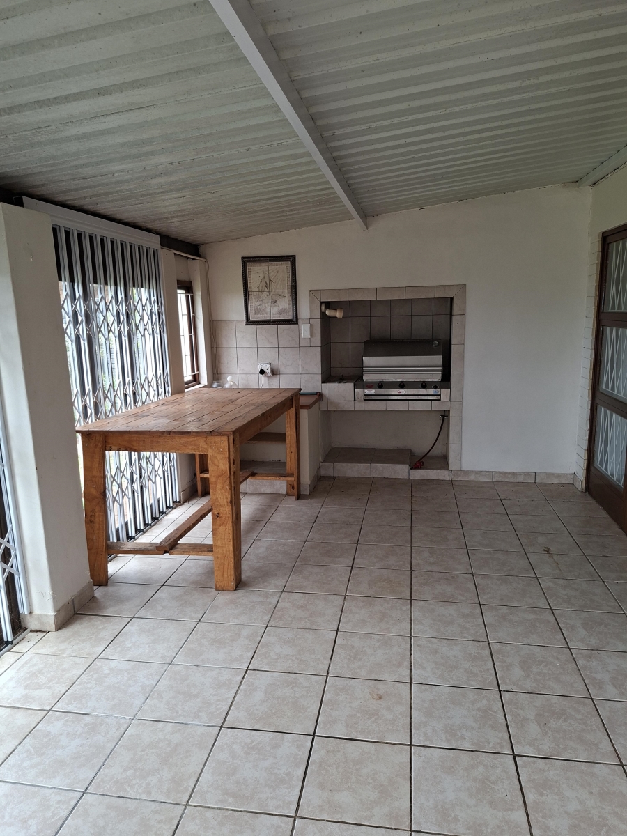 5 Bedroom Property for Sale in Uvongo KwaZulu-Natal