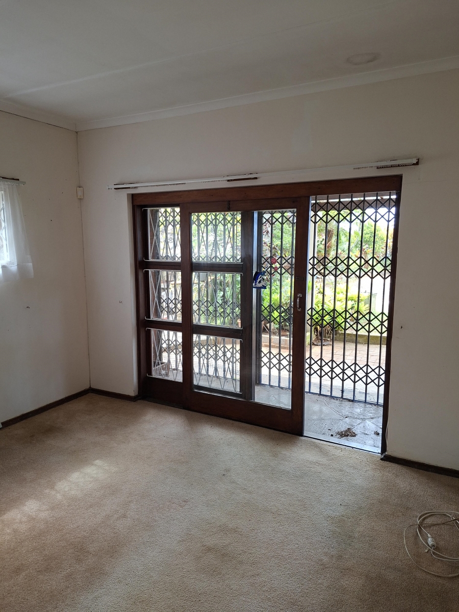 5 Bedroom Property for Sale in Uvongo KwaZulu-Natal