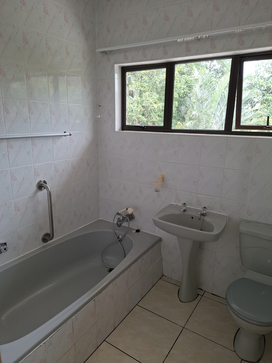 5 Bedroom Property for Sale in Uvongo KwaZulu-Natal