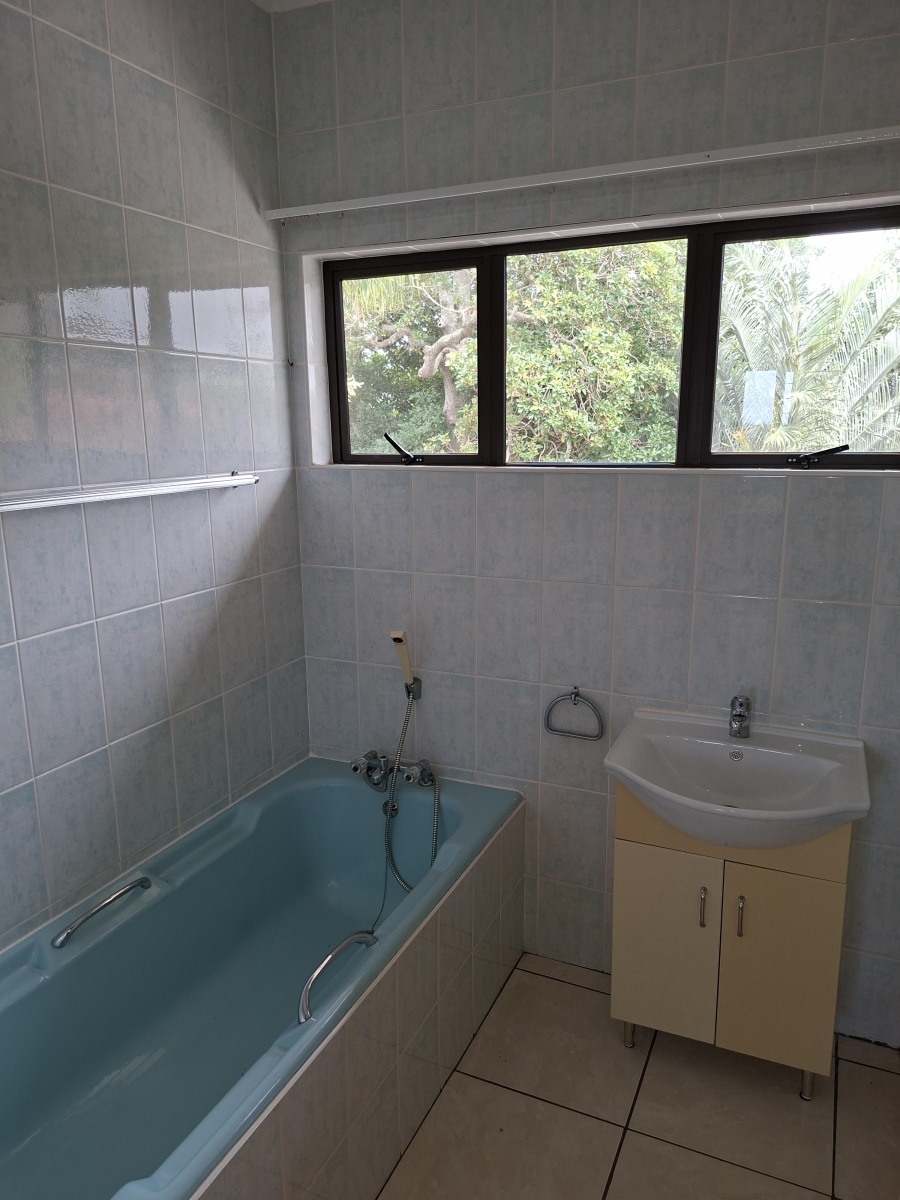 5 Bedroom Property for Sale in Uvongo KwaZulu-Natal