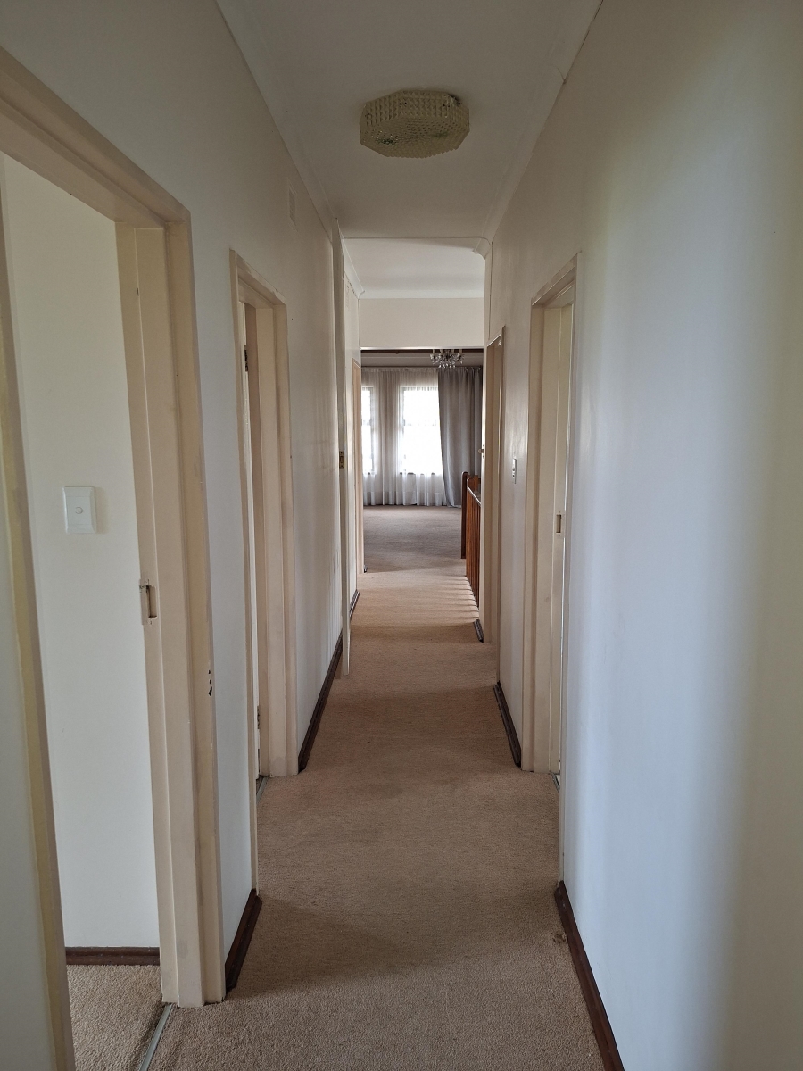 5 Bedroom Property for Sale in Uvongo KwaZulu-Natal