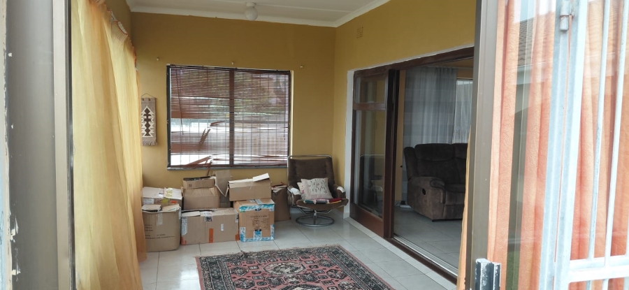 6 Bedroom Property for Sale in Uvongo KwaZulu-Natal