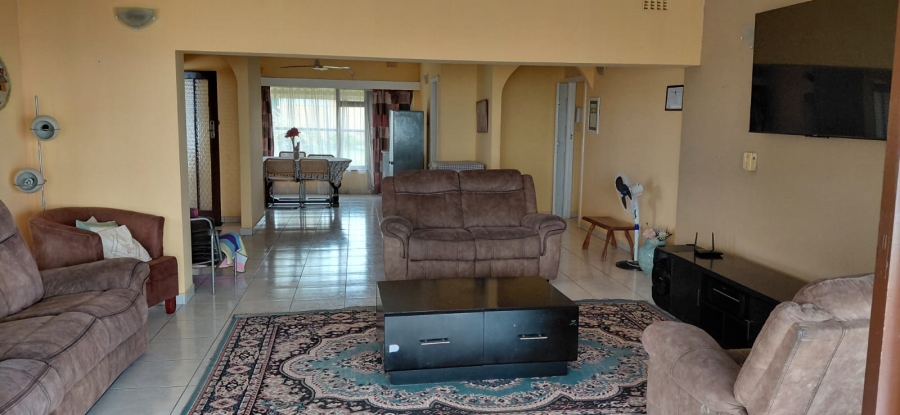 6 Bedroom Property for Sale in Uvongo KwaZulu-Natal